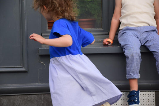 robe enfant bleue upcycling coupe oversize confortable pratique vêtement enfant écoresponsable made in france